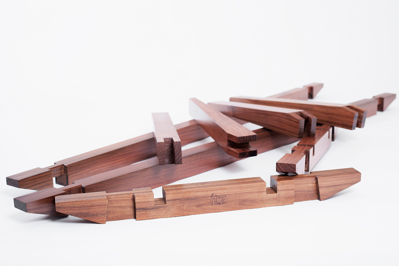 Illustration for article titled This Table Slides Together Without Screws, Dowels, Or Glue